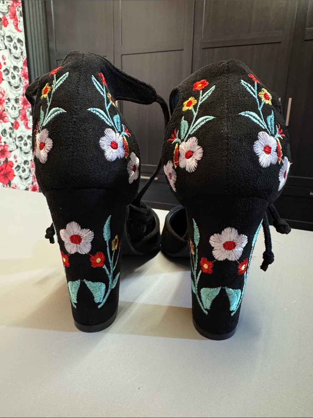 Black Floral Embroidered Lace-Up Block Heel Pumps - Picture 2 of 4